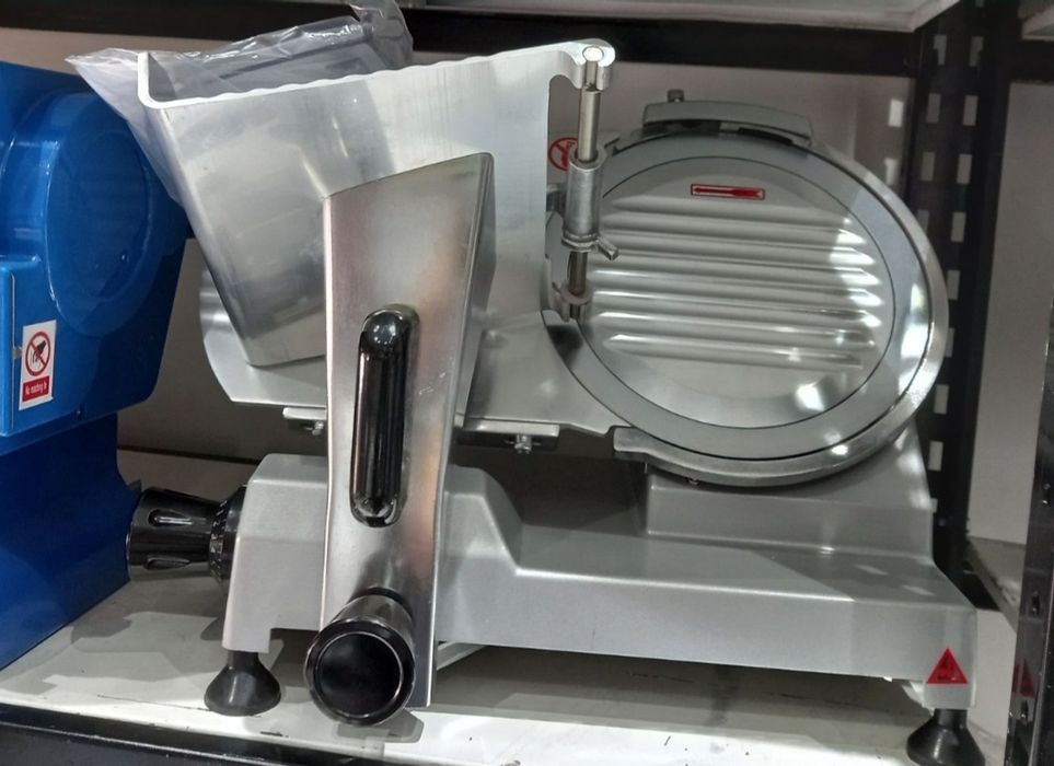 Слайсер slayser go'sht,mevalar va sabzavotlarni kesadi slayser