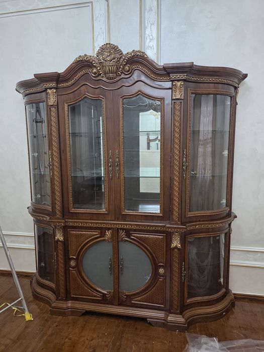 Продаётся комод и горка. Комод ва Горка Сотилади.