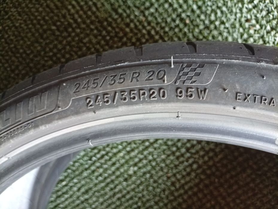 245 35 20 Michelin o bucată