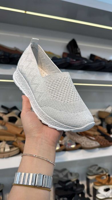 Женские футболки