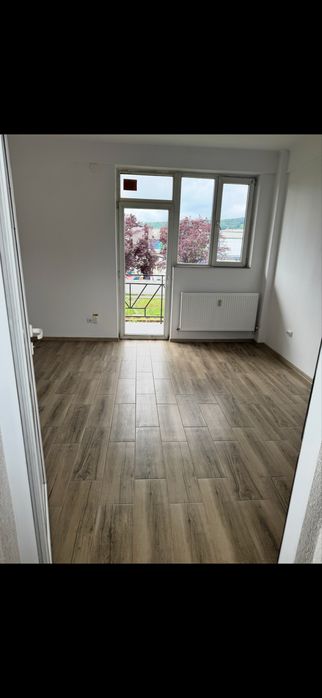 Spatii birouri in cladire Business / AC/ fibra / balcon - zona Dovali