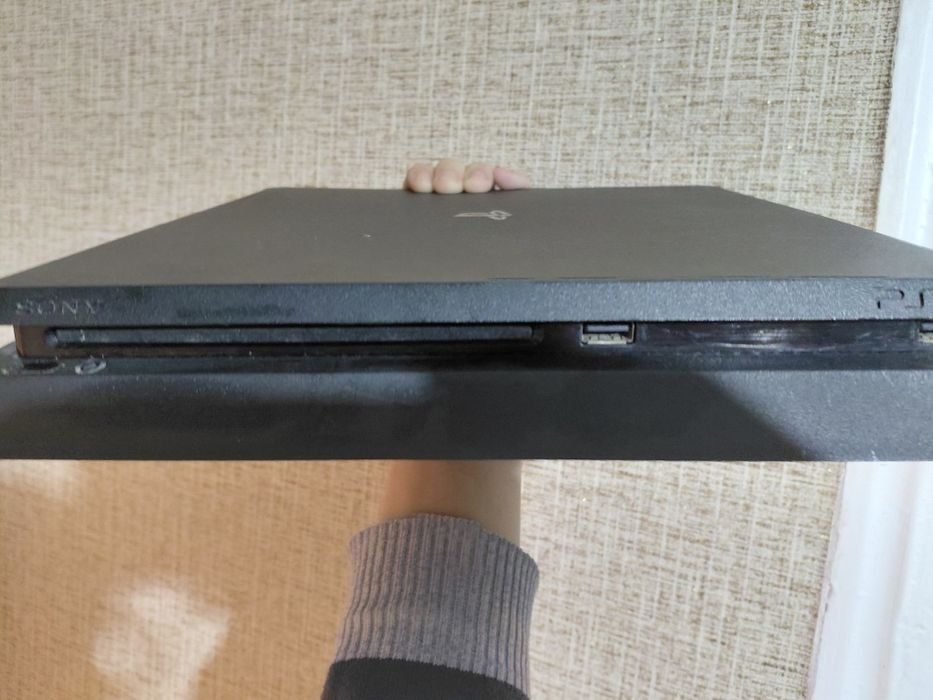 Playstation 4 slim 1tb