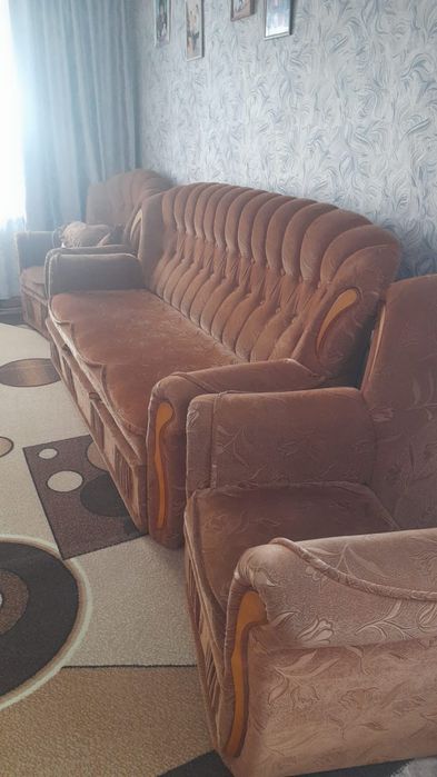 Продам диван и два кресла