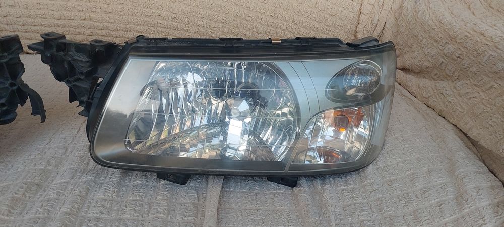 Фары передние Subaru Forester SG