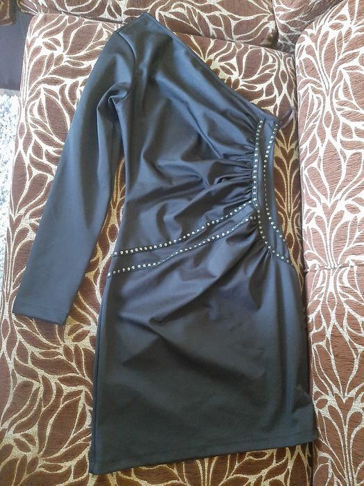 Елегантна рокля с