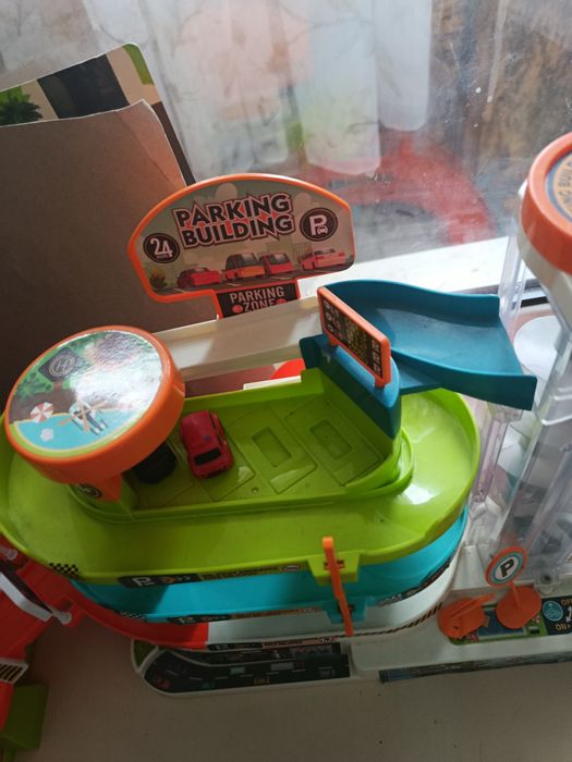 Игрушечная парковка