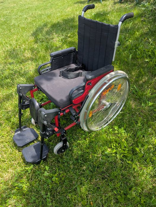 Carucior pliabil pentru persoane cu probleme speciale