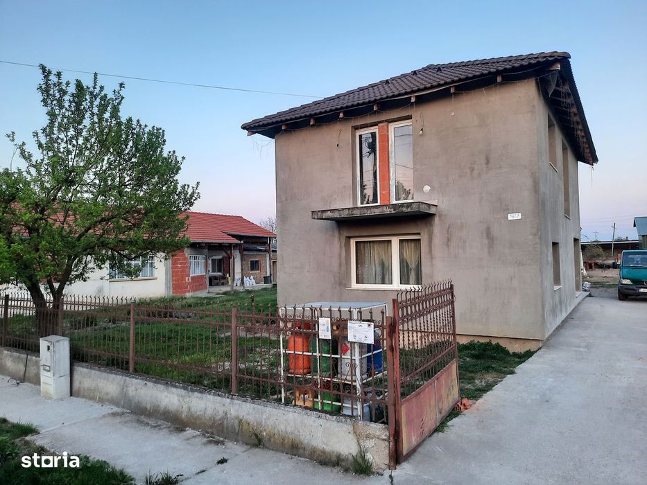 Vand casa cu etaj teren 6,8 Ari Micula jud Satu Mare