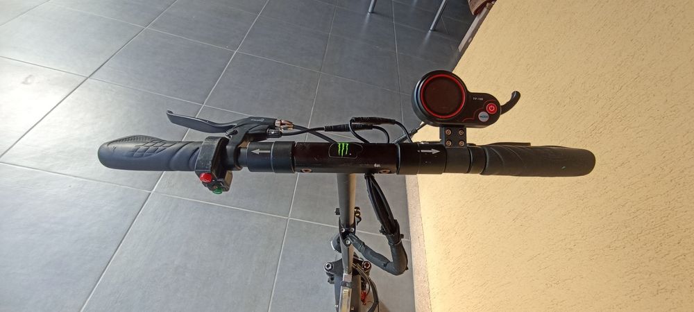 Vând trotineta electrica