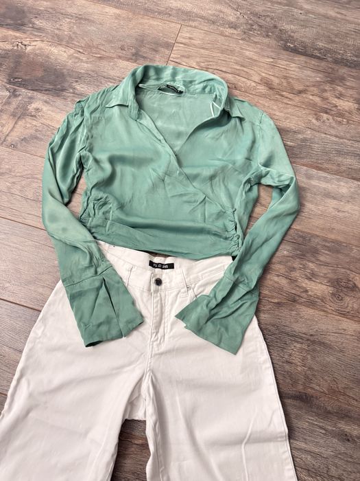 Pantaloni drepți + cămașă cropped