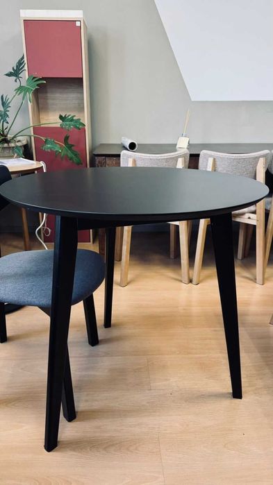 Деревянный стол с витрины