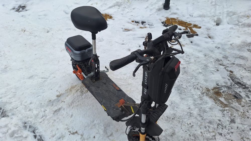 Продам самокат очень мощный хватает надолго