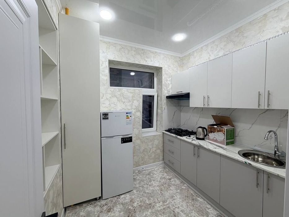 Сдаётся новая 1 ком квартира на 4 этаже,газ нету,ор:7 мкр,