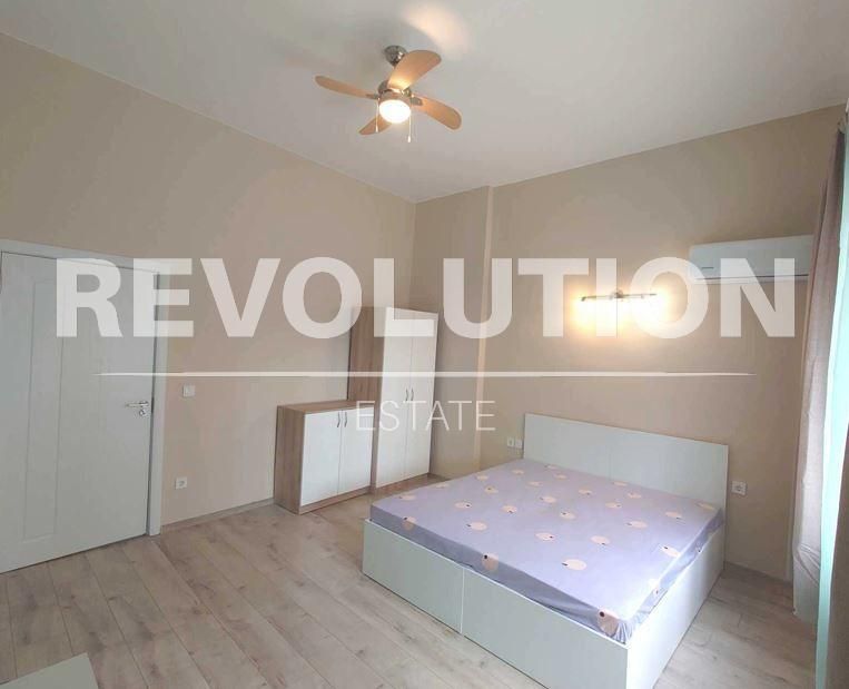 Дава се под наем Етаж от къща в Варна, Център - 140 кв.м за 750 € - Снимка #3