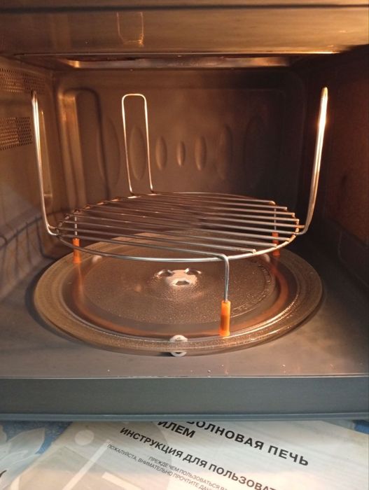 Микроволновая печь с грилем LG MH-655T