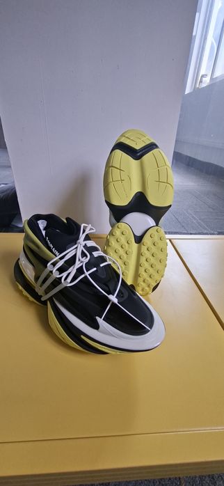 Adidași Balmain.