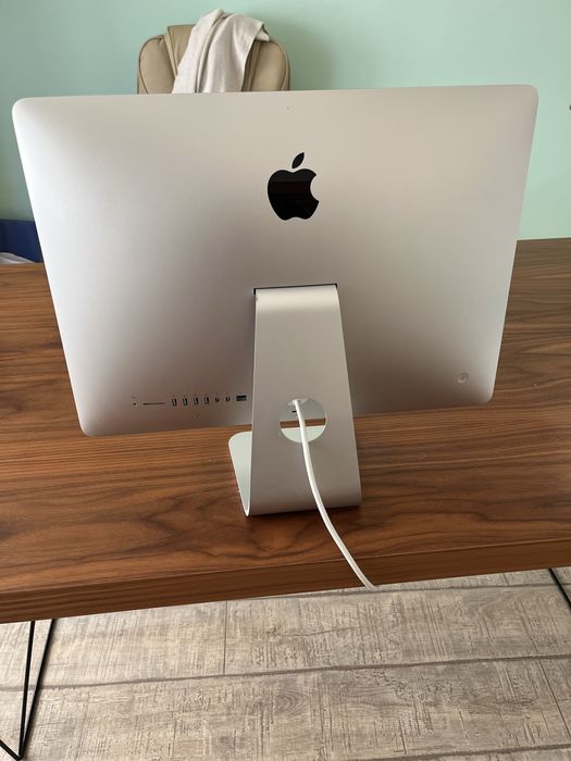 iMac 21.5” (Model A1418) – i5, 8GB RAM, 500GB HDD, Full HD, an 2014