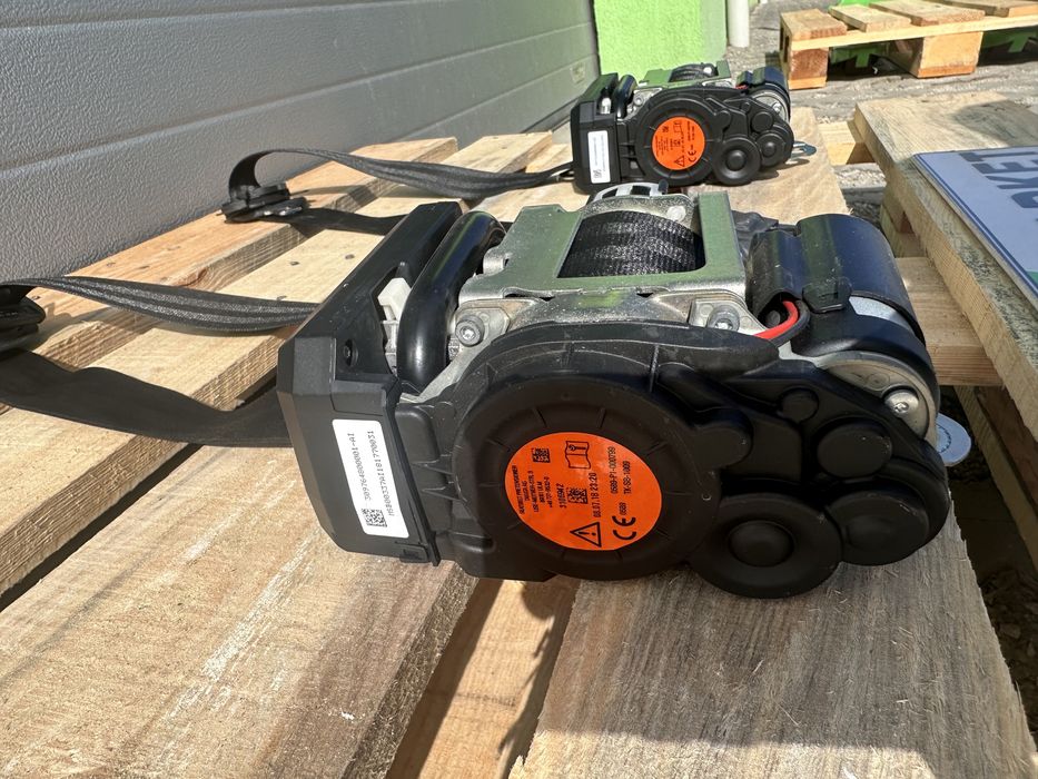 Предни колани AUDI A8 D5 0589P1000799