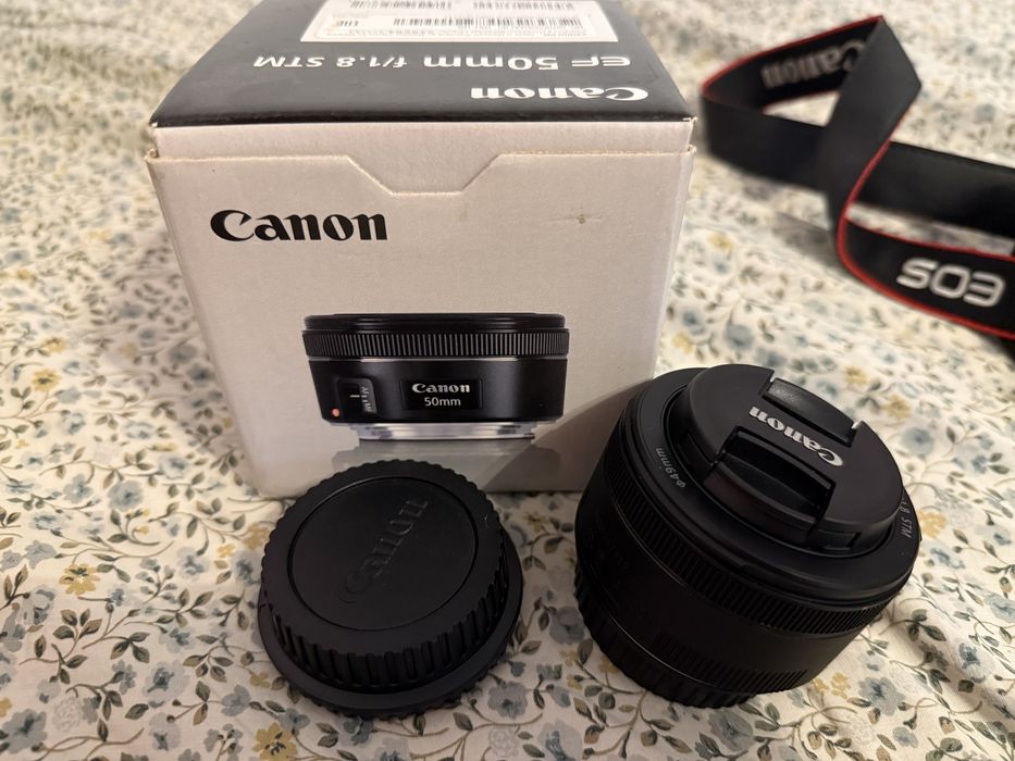 Canon eos 2000d dslr