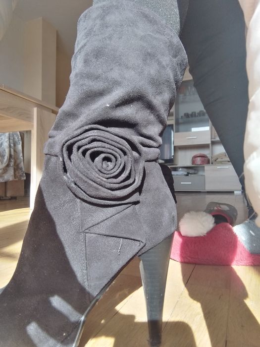 Дамски боти и ботуши с висок ток и платформа, 37 номер. (Роберто Заго)