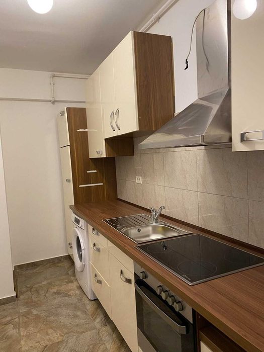 Închiriez garsonieră