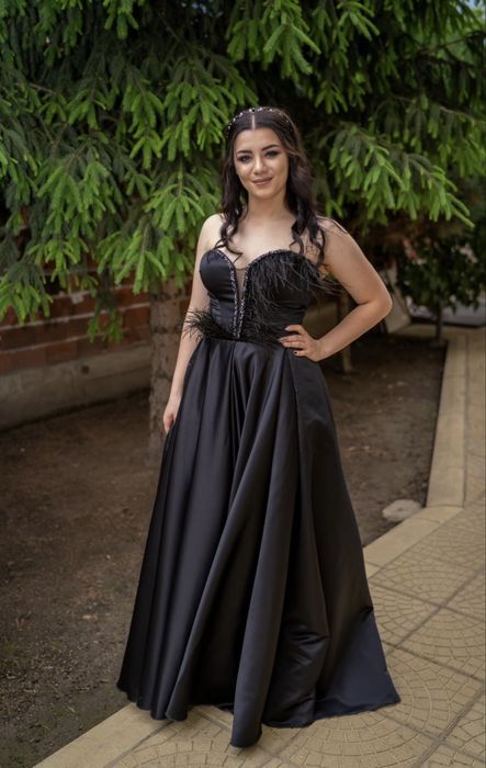Черна бална рокля