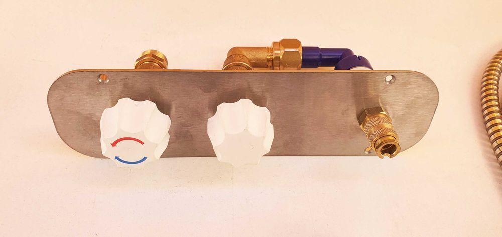 Dus extern cu furtun cu mufa rapida,pe blat de inox,calitate deosebita