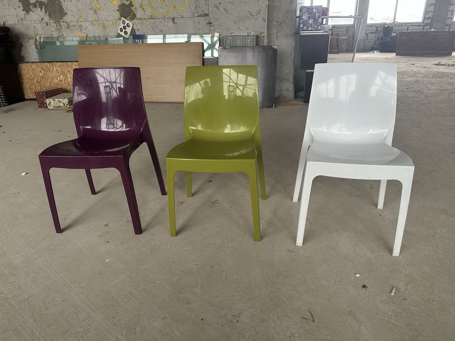 Пластмасови столове във добро състояние