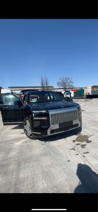 ZEEKR X9 ultira 70 kw full sedena aylanadi ikkita manitor tayori bor