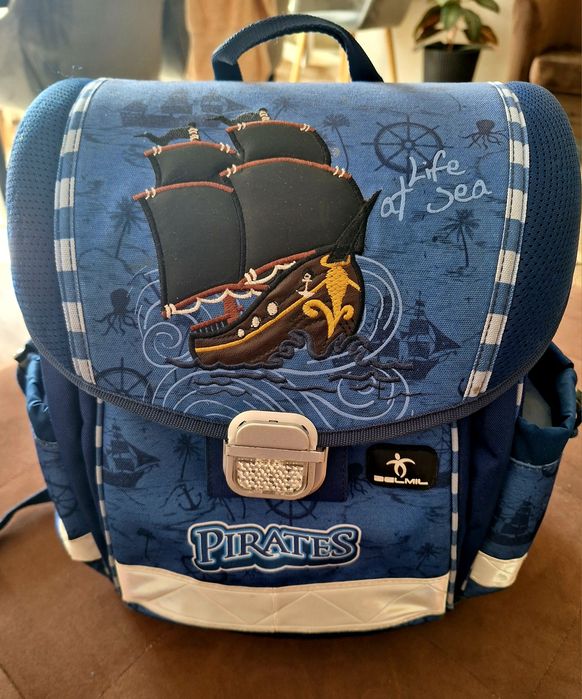 Ергономична ученическа раница-кутия Belmil