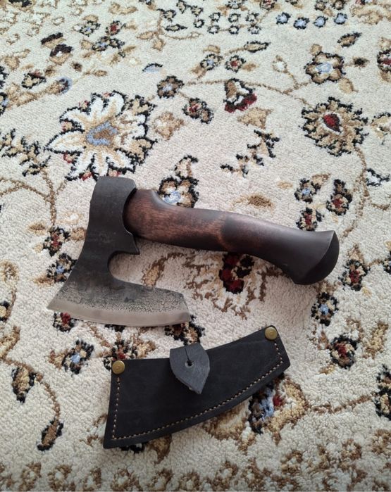 Продам топор с чехлом ручной работы