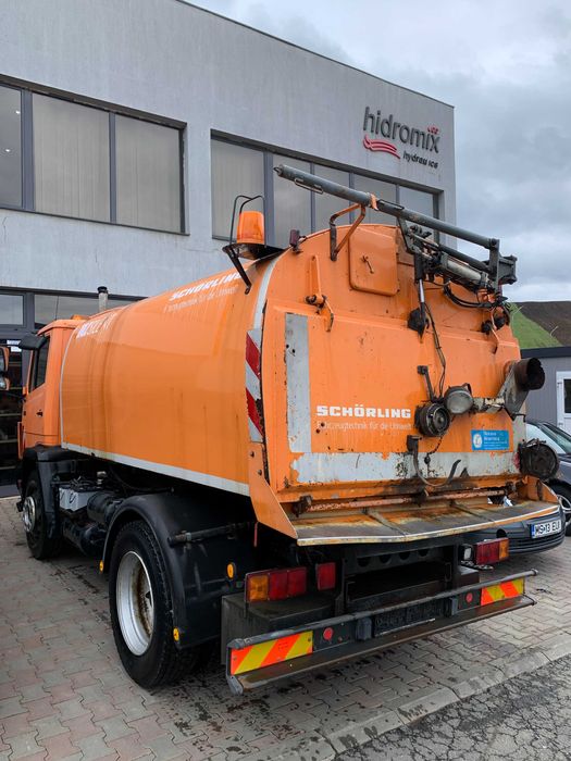 Automaturatoare cu aspirator Mercedes Benz 1117 Anul fabricatiei 1992