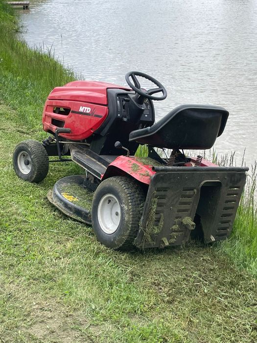 Tractoras tuns gazon