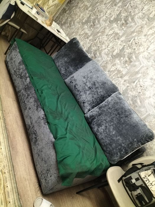 Продам диван в хорошем состоянии, очень удобный