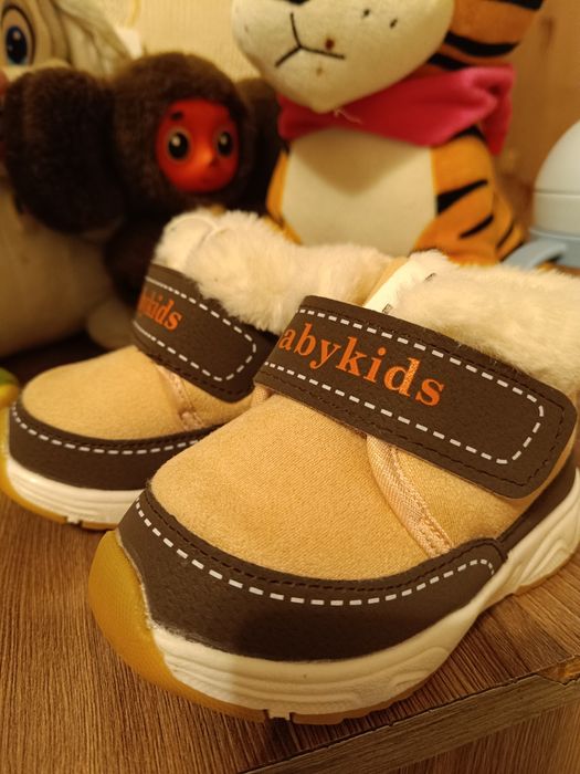 Продам детскую обувь