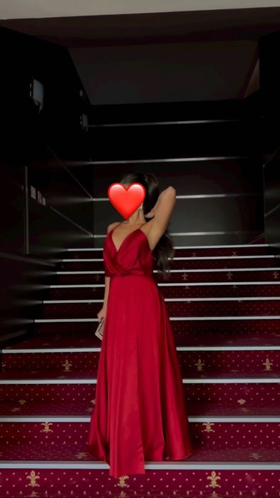 Дълга сатенена вечерна рокля Unique