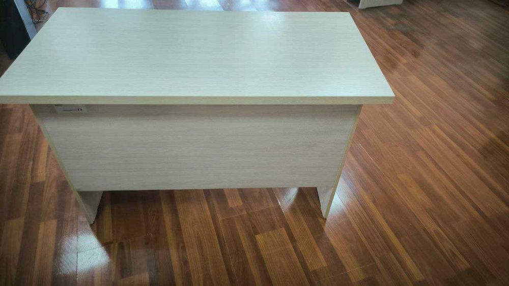 Свои б/у офисные столы, отличное состояние