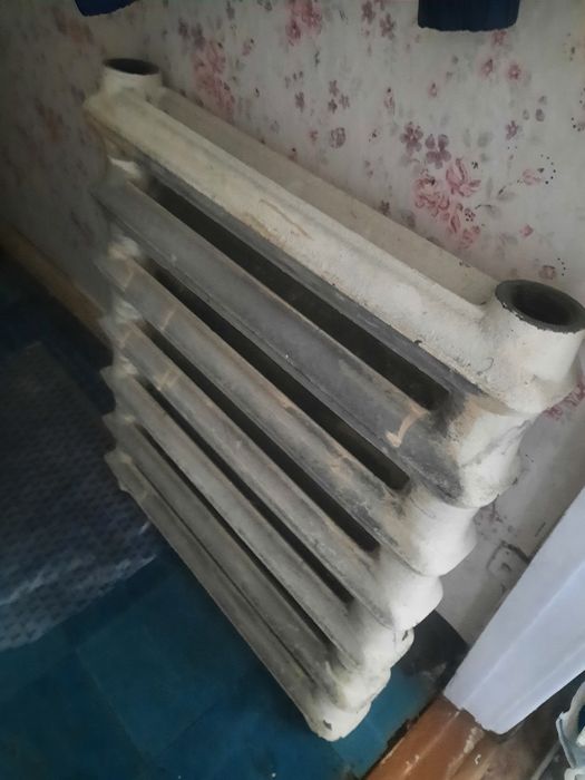Продам чугунную батарею