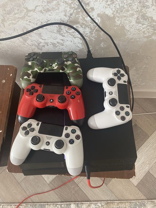 Продам Sony Playstation 4