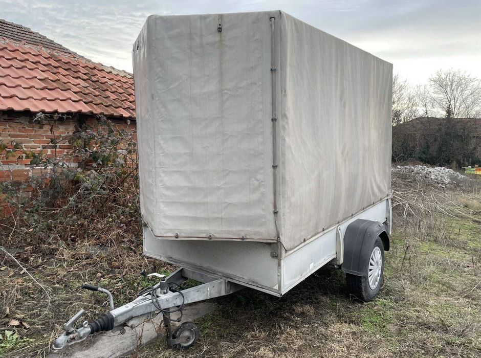 Товарно ремарке регистрирано