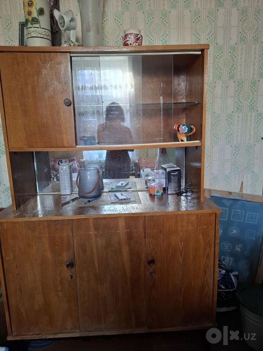 Продам сервант .