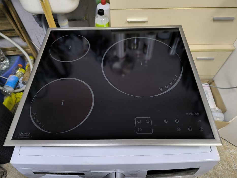 Индукционен плот JUNO Electrolux