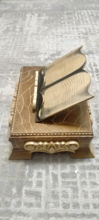 Шкатулка с подставкой для книги