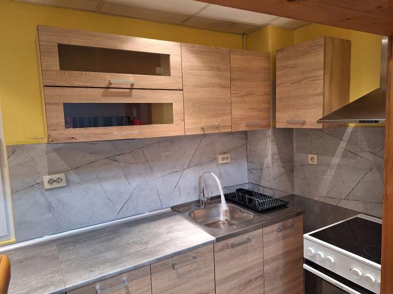 Дава се под наем Етаж от къща в с. Лозен, Област София-град - 80 кв.м за 648.21 € - Снимка #1