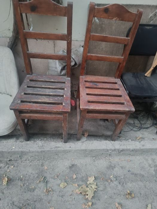Продаются два крепких  деревянных стула стула
