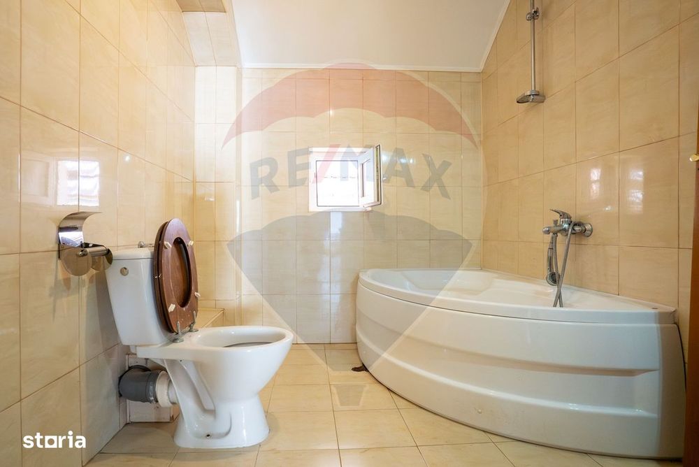 De vânzare Casă spațioasă cu teren 1.000 mp Beverly Hills, Sanmartin