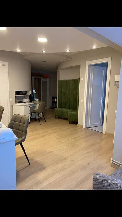 Inchiriez,(vand)spațiu comercial