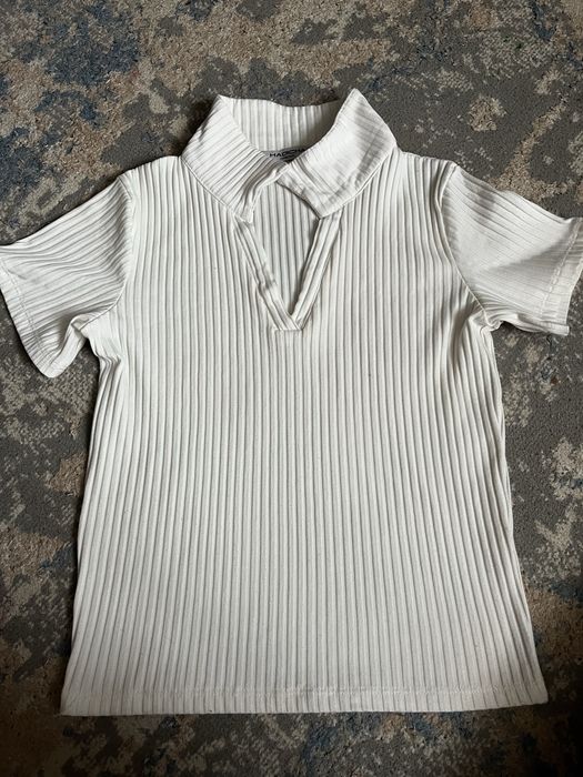 Продам белую футболку поло