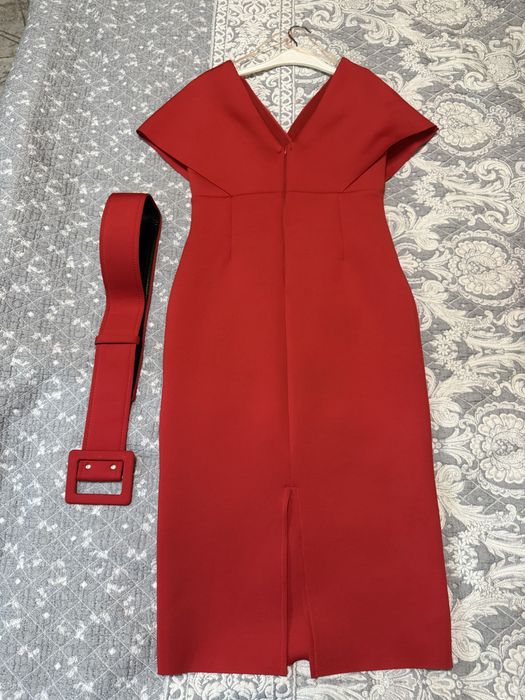 Красное красивое платье