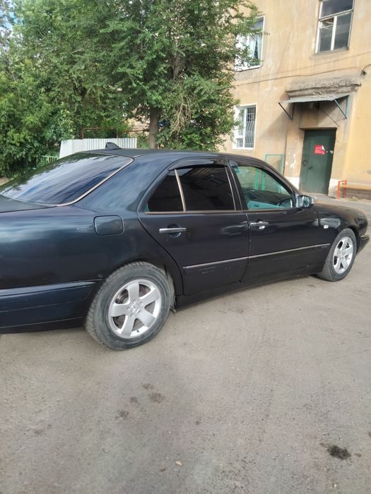 Продам Мерседес Бенц 210
